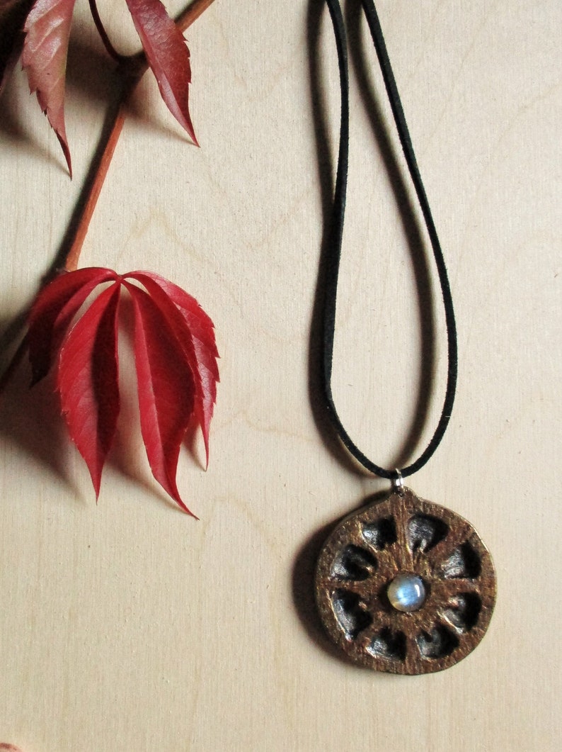 labradorite jewelery,wood jewelery,woman jewelery wood and labradorite pendant,compass bronze color