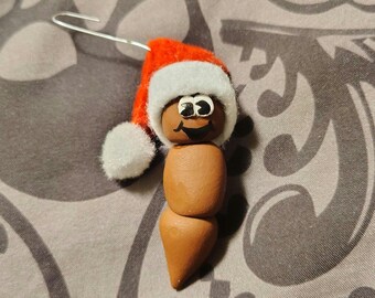 Adorno navideño de caca de arcilla polimérica
