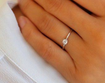 27 Minimalist Engagement Rings That Prove Less Is More