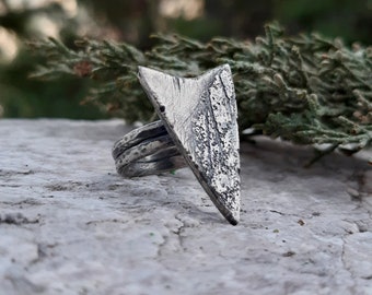 Distressed Arrowhead Ring, Arrow Shaped Sterling Silver Ring, Arrow Statement Ring, Textured Dark Patina Ring, Large Pointy Shield Ring