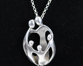 Family Pendant | Vintage Sterling Silver | 18" Rolo Chain