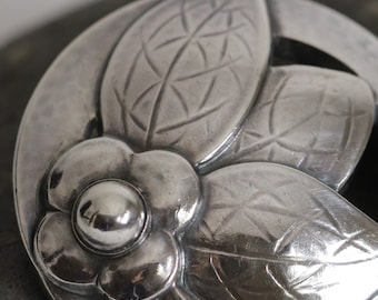 Broche floral vintage de plata de ley Georg Jensen n.º 127: Pin Art Nouveau de Dinamarca