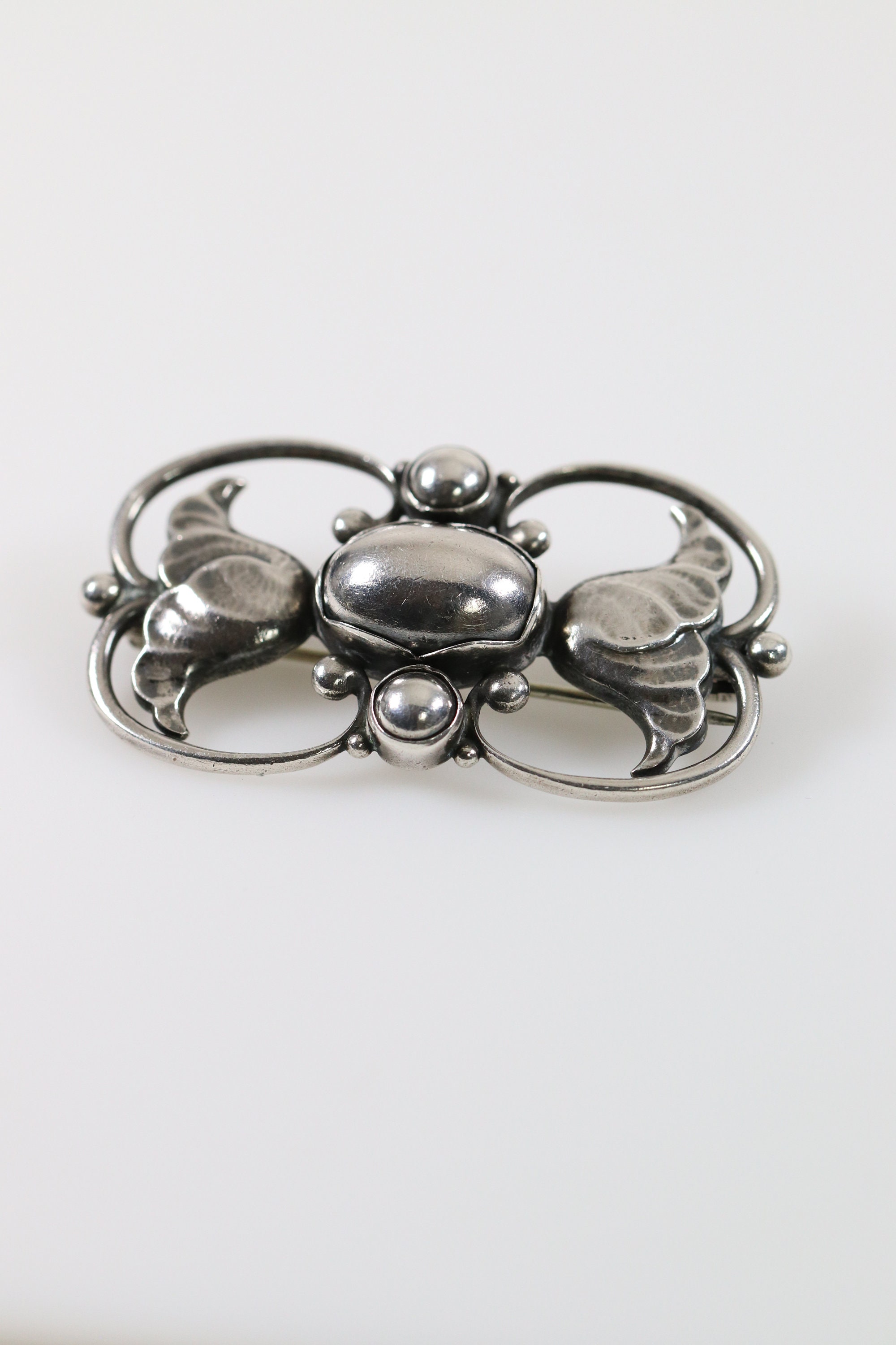 【希少】ジョージ ジェンセン ブローチ #236A ジョージ ジェンセン フローラル ブローチ #236A | ヴィンテージ