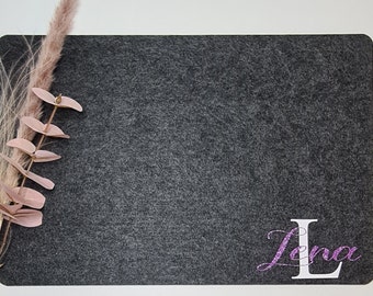 Personalized placemats with name and initial, table setting with name, felt placemat, table decoration placemat personalized, dining mat name.