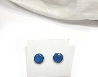 Oorknopjes, koningsblauwe “labradorite” stijl stud, handgemaakt in polymeerklei