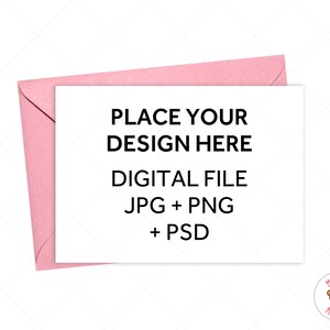 グリーティング カード モックアップ、招待状モックアップ、PNG JPG PSD ピンク封筒モックアップ ホワイト バックグラウンド、スマート オブジェクト付きデジタル写真 PSD モックアップ