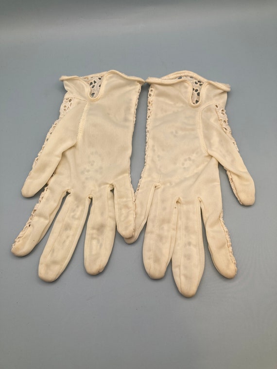 Vintage Wear-Right Eyelet Gloves - Wrist Length-S… - image 2