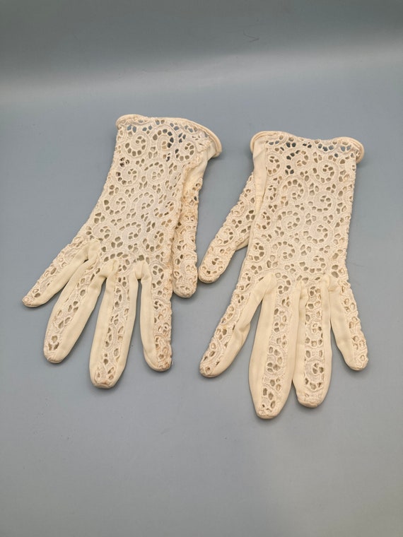 Vintage Wear-Right Eyelet Gloves - Wrist Length-S… - image 1
