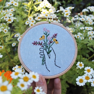 Picking Wildflowers Embroidery Pattern / Digital Hand Embroidery Pattern / Embroidery PDF / First Project Beginner Floral Botanical