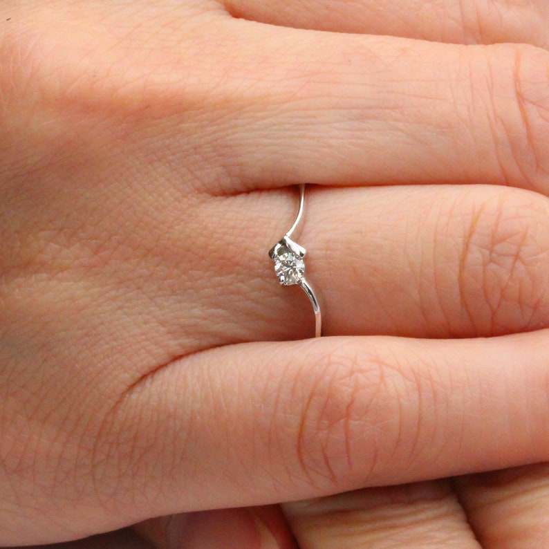 Dainty Diamond Ring 18K Solid Gold Solitaire Diamond Engagement Ring Dainty Minimalist Diamonds Unique Wedding Ring Tiny Diamond Ring