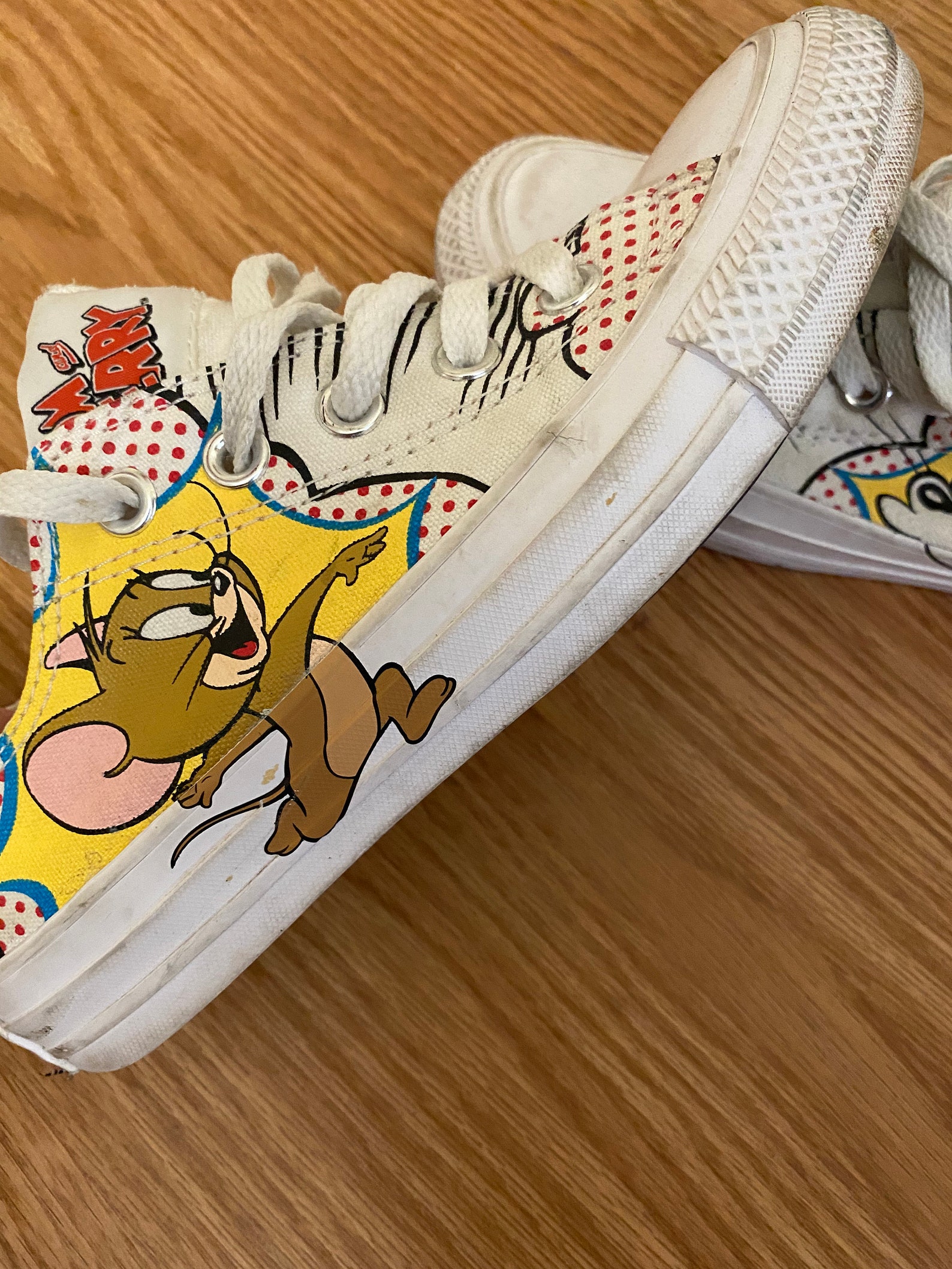 sneakers tom and jerry