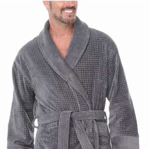 Men&#39;s Gray Waffle Robe Personalized with Custom Embroidery