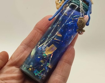 Keepsake of the singing deep. A siren's memory vessel. Handmade colour changing potion. Rolepay. LARP. REN faire. DnD. Potion. Apothecary.