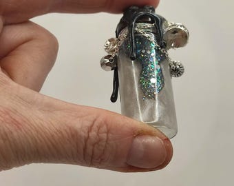 The Vault of Echoes potion. Handmade colour changing potion. Rolepay. LARP. REN faire. DnD. Potion. Apothecary.