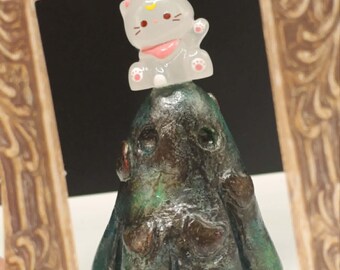 Heartshade & Moonbeam | Handmade Ghost with Glow in the Dark Cat | Gothic Ghost Figurine | Spooky Cute Halloween Decor | Ghost Familiar
