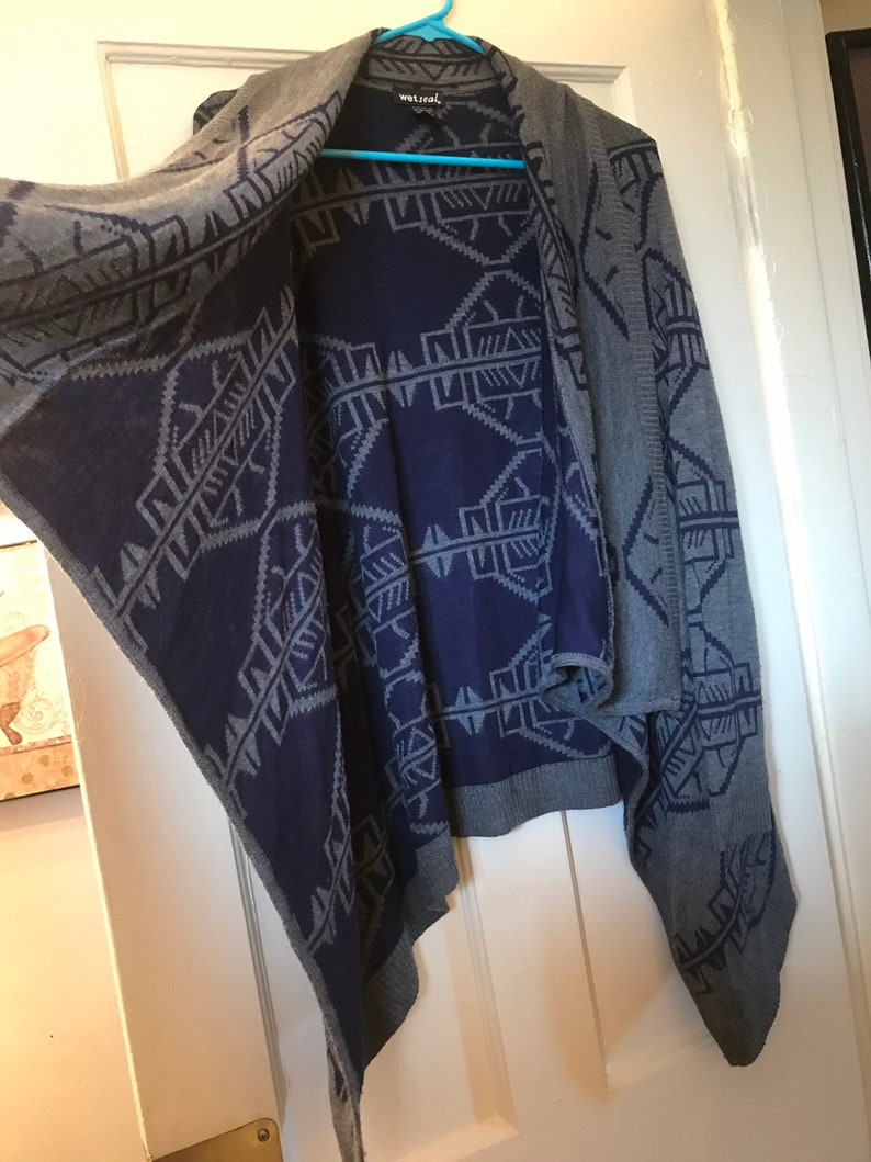 wet seal blue and grey aztec print long open cardigan size medium