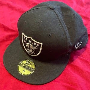New Era Mens Las Vegas Raiders NFL Cuffed Sideline Beanie Bobble Hat - Black One Size