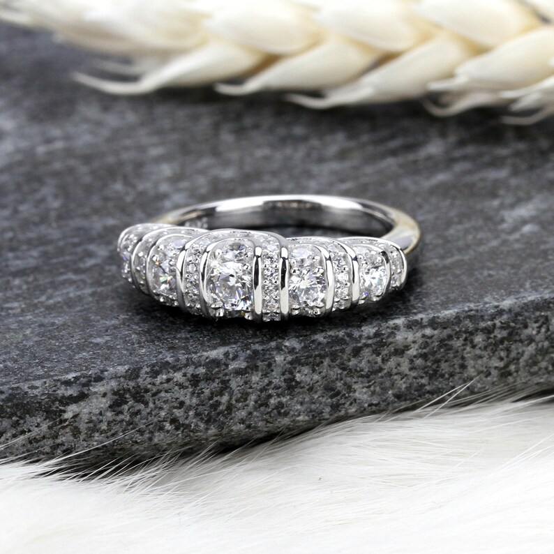 0.91 ctw Round Cut Man Made Sparkling Diamond Simulant Sterling Silver Promise Ring For Her Engagement Ring Anniversary Ring