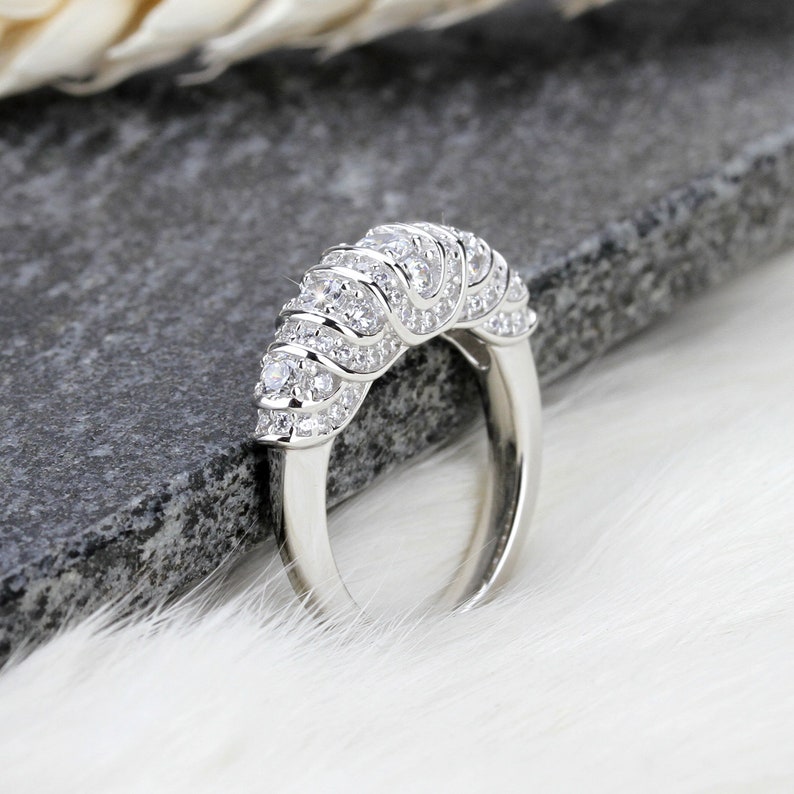 0.91 ctw Round Cut Man Made Sparkling Diamond Simulant Sterling Silver Promise Ring For Her Engagement Ring Anniversary Ring