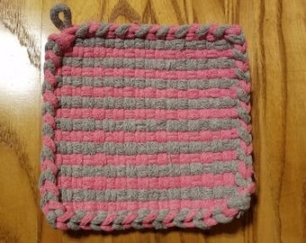 Agarradera de tela con diseño de lazo tejido en rosa y gris - 'Baby Shower'