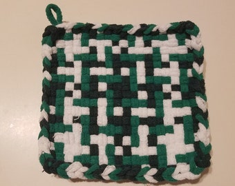 Agarradera de lazo tejido en una mezcla de verde y blanco - 'Trébol'