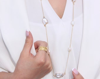 Collar largo de plata de ley bañada en oro con perla barroca, hecho a mano