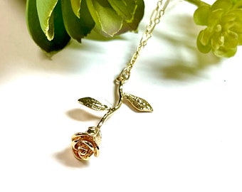 Collier en or rose, collier rose, collier de fleurs, bijoux roses, bijoux fleurs, collier bouton de rose, bijoux d'été, cadeau de demoiselle d'honneur