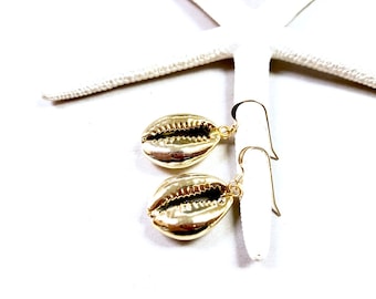 Gold Cowrie Shell Earrings, Cowrie Earrings,Shell Earrings,Gold Shell Earrings,Boho Earrings,Summer Jewelry, Beachy Jewelry,Boho Jewelry