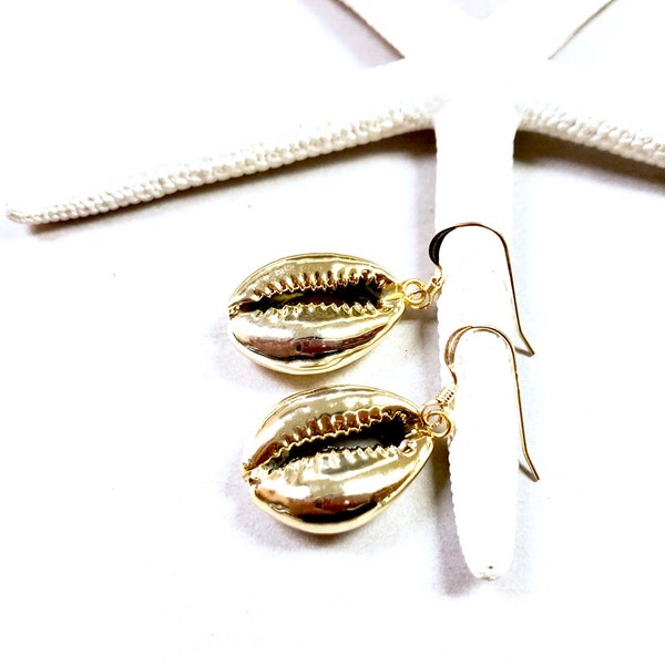 Gold Cowrie Shell Earrings, Cowrie Earrings,Shell Earrings,Gold Shell Earrings,Boho Earrings,Summer Jewelry, Beachy Jewelry,Boho Jewelry