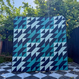 Summer Fly Quilt Pattern | PDF Quilt Pattern | Digital Pattern | Baby Quilt | Throw Quilt | Geometric Quilt | Original Modern Quilt Design