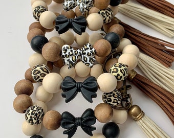 Wristlet Keychain|beaded boho keychain|leopard bead|bow bead|Christmas gift for her | personalized keychain|handmade|beaded wristlet|cheetah