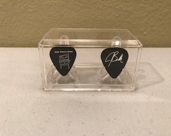 Double Guitar Pick 2 Electric Guitar Pick Display Case Bass Guitar Pick w/2 Stands