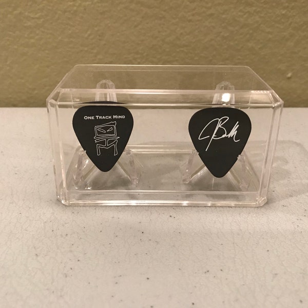 Double Guitar Pick 2 Electric Guitar Pick Display Case Bass Guitar Pick w/2 Stands