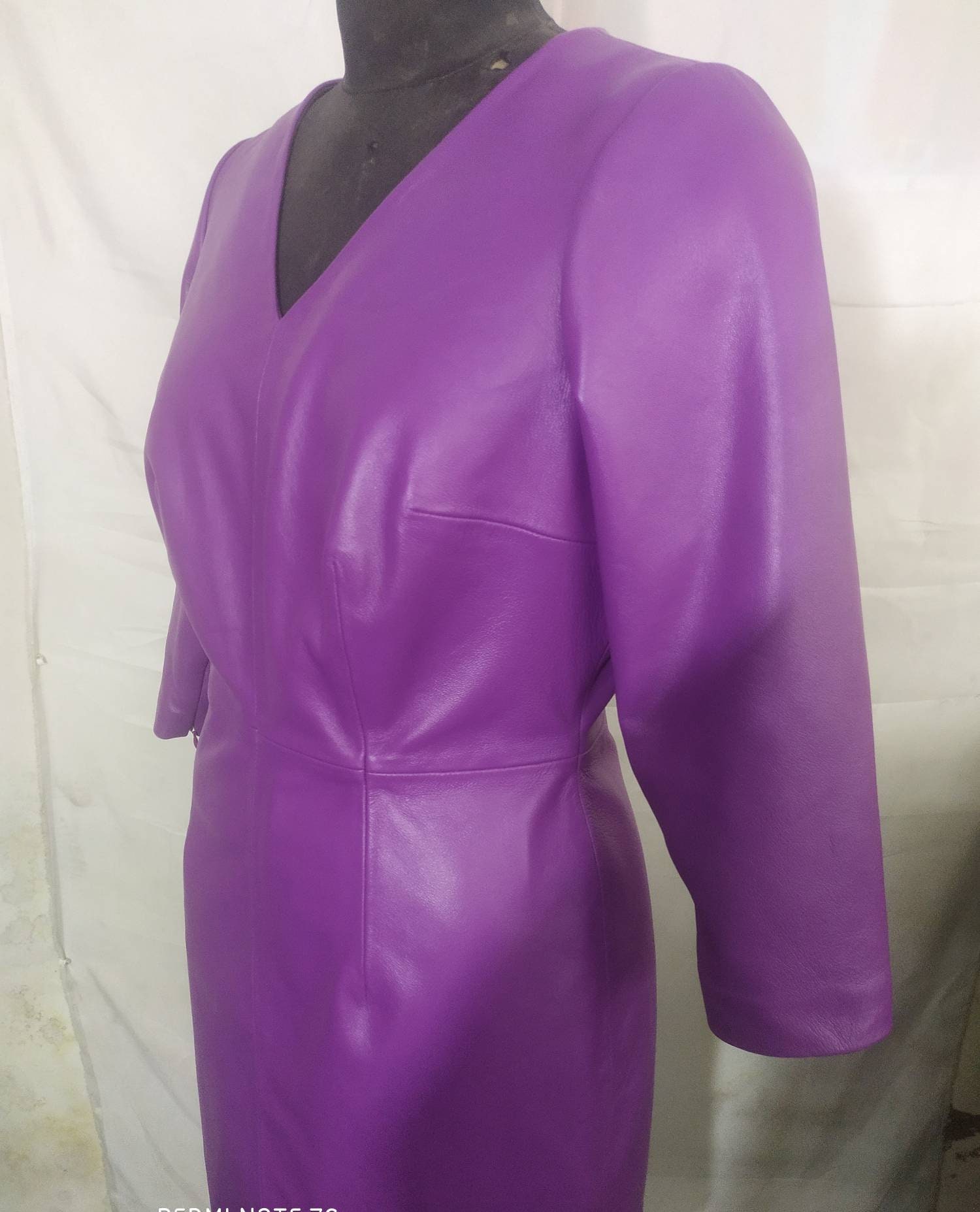 Robe En Cuir D'agneau Doublée - Col V, Manches Courtes, Longueur Midi, Sur Mesure