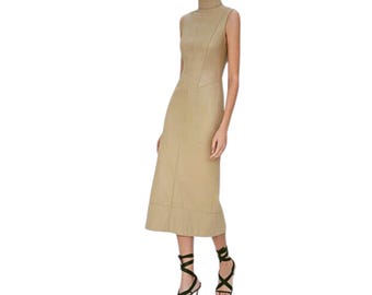 Robe en cuir d'agneau faite main : tenue midi sans manches