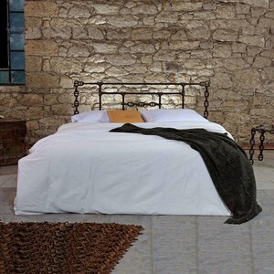 Industrial Metal Bed Frame 160x200 180x200 ARETI Anchor Chain Design