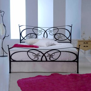 Elevated metal outlet bed frame