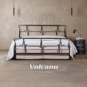 Handgemaakt smeedijzeren bedframe 160 x 200 – minimalistisch Europees design HEARTBEAT