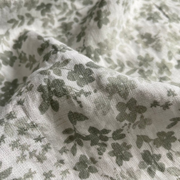 Tissu en lin floral vert sauge - lavé - poids 5,5 oz/yd2 (185 g/m²) - largeur 56 po. (142 cm), lin européen à imprimé floral adouci