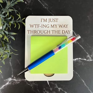 Sarcastic Funny Post-it Note Holder: Funny Desk Organizer, Work Note Pad, I’m just wtf-ing my way Bild 2