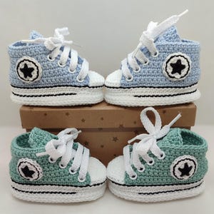 Booties, booties, unisex converse crochet sneakers, original gifts. baby shower
