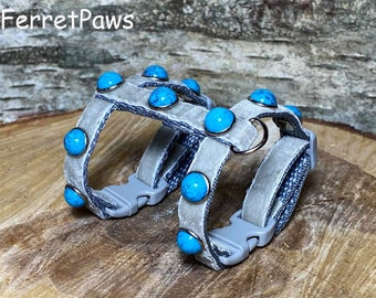 Harnas fret grijs met blauwe studs