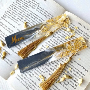 Resin Bookmark with dried flowers and gold leaf, Personalised bookmark, unique gift for her Book lover gift Mothers Day, boss christmas gift