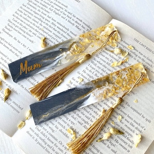 Resin Bookmark with dried flowers and gold leaf, Personalised bookmark, unique gift for her Book lover gift Mothers Day, boss christmas gift