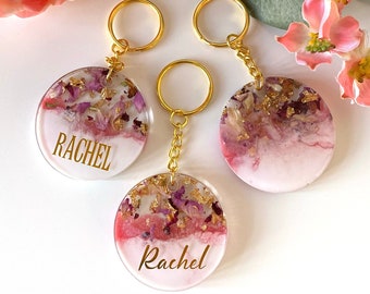 Pink Resin Keyring with dried flowers, Personalised keyring, Custom Name keychain, unique Christmas gift for her, party stuffer idea