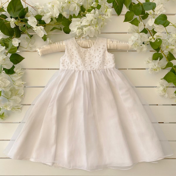 Weißes Taufkleid, Besonderes Anlass Babykleid, 6-9 Monate Kleid, Baby Mädchen Geschenk, Oster outfit, Blumen Mädchen Kleid, Sample Sale Kleid