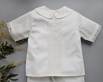 Completo da battesimo color avorio: abito personalizzato in cotone e pizzo per neonato.