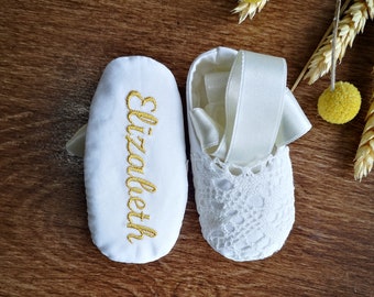 Baby Booties, Boy or Girl, Personalized Embroidery Baby Gift, Name and Date, White Color, Baptism Outfit, A1004