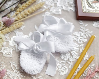 Christening Baby Booties for Boy or Girl, Personalize Shoes, White Set, Cotton Lace and Fabric, Baptism Outfit, Baby Baptism Gift A1004