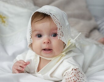 Taufe Baby Mütze Elfenbein Farbe Baumwollstoff und Leinen Spitze Mädchen oder Junge Sunbonnet für Taufe Segen Baby Hut Sammlung Set A2003